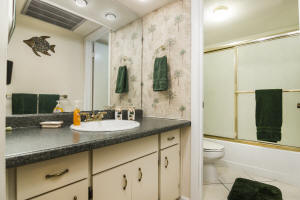 Suite Bathroom